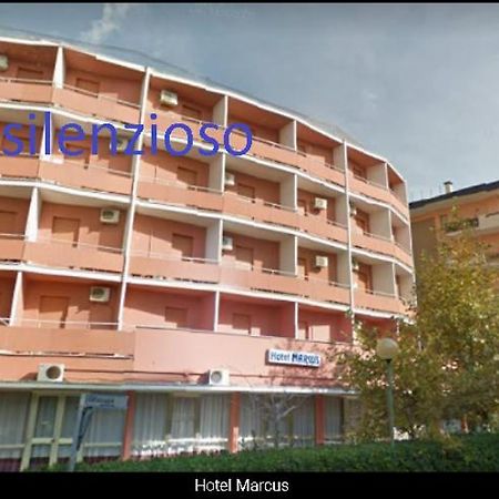 Hotel Marcus Чезенатико Екстериор снимка