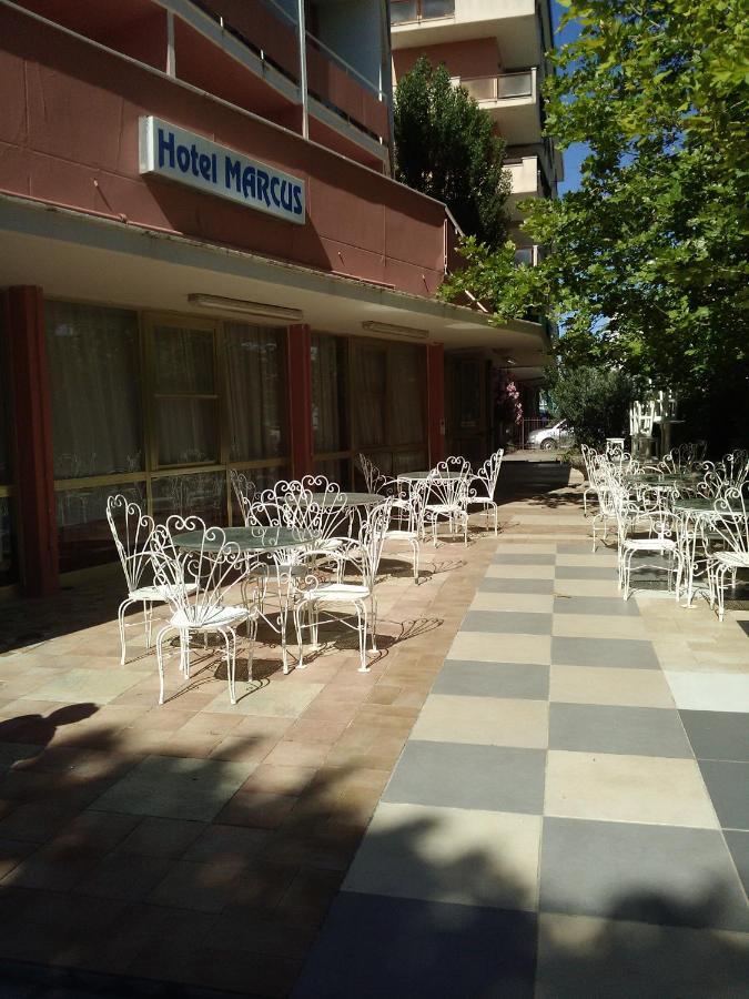 Hotel Marcus Чезенатико Екстериор снимка