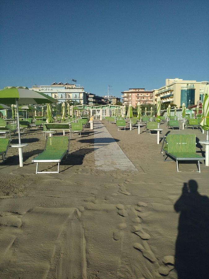 Hotel Marcus Чезенатико Екстериор снимка